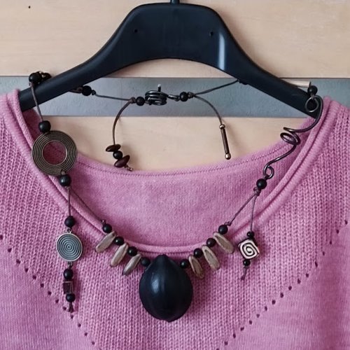 Collier artisanal en graines naturelles de la réunion - bijou bohème chic - fermoir alu fait main