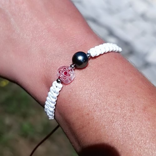 Parure artisanale rouge et blanche en véritables perles de tahiti composée d'un bracelet et de boucles d'oreilles en argent 925