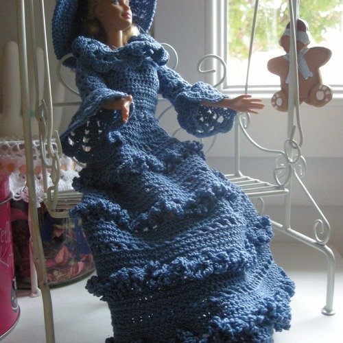 Robe au crochet pour poupée mannequin 