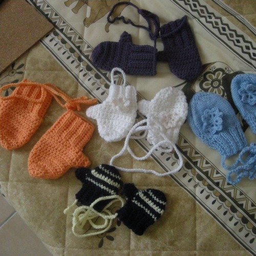 Moufles pour bébé au crochet fait main 