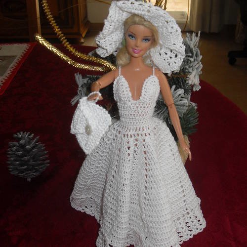 Ensemble robe poupée mannequin au crochet fait main 