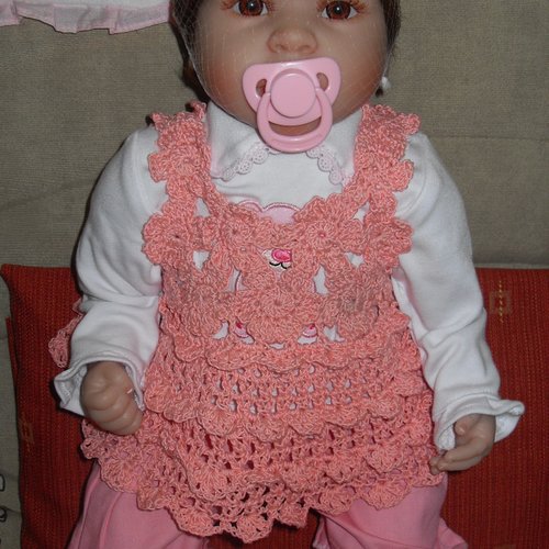 Tunique rose bébé au crochet