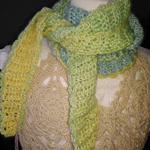 Tour de cou très fin au crochet