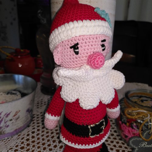 Pere noel au crochet fait main