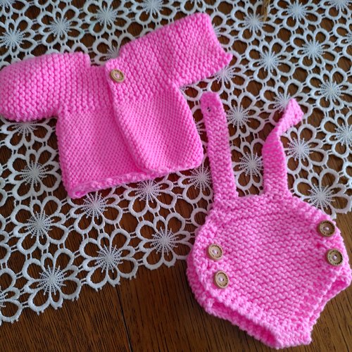 Ensemble poupon rose tricot fait main neuf