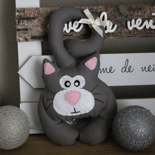 Chat En Tissu Gris A Suspendre Petit Nez Rose En Feutrine Un Grand Marche