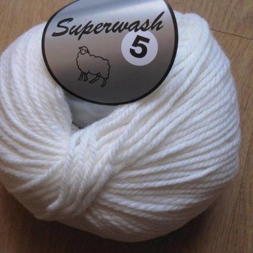 200 gr laine blanc  05 superwash 5 lammy yarns 