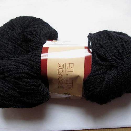 200 gr  laine  irlandais noir 001  lammy yarns 
