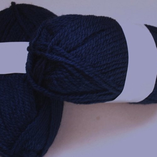4 pelotes 50% laine  irlandaise couleur marine 04 textile de la marque