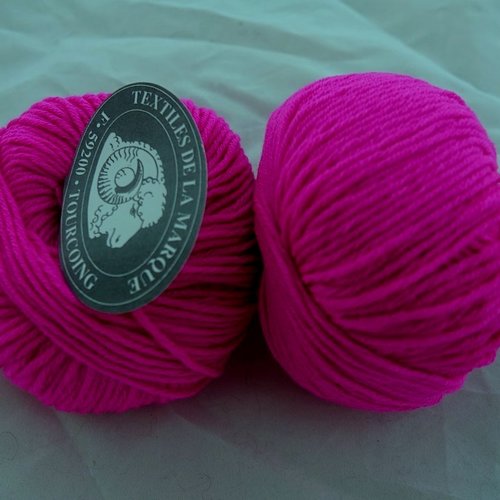 3 pelotes laine  lana rose fluo 795 textiles de la marque
