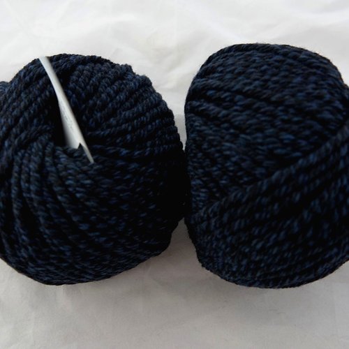 5 pelotes pure laine n°8 chiné noir et bleu 15