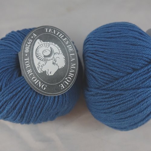 5 pelotes laine  lana  bleu 214 textiles de la marque