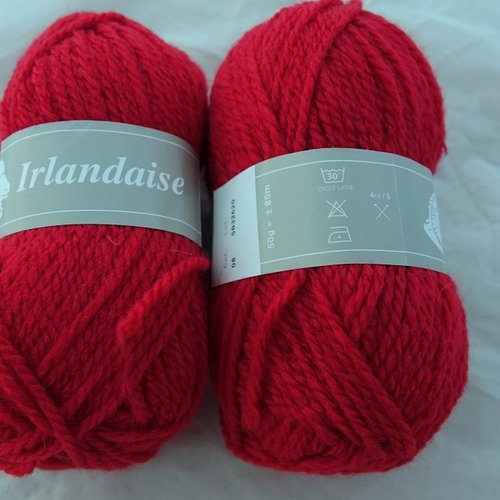 5 pelotes 50% laine  irlandaise couleur rouge 08 textile de la marque