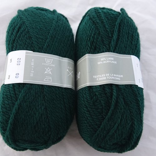 5 pelotes 50% laine  irlandaise couleur vert bouteille 06 textile de la marque