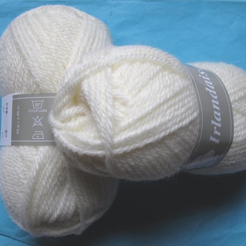 5 pelotes 50% laine  irlandaise couleur  écru 01 lot sb32608 textile de la marque