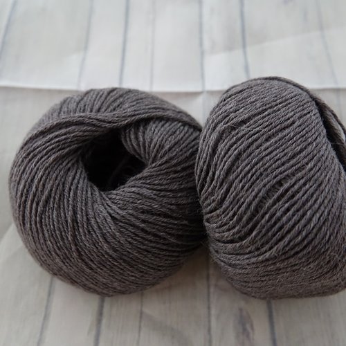 5 pelotes 75% alpaga 25% laine couleur marron taupe 4706