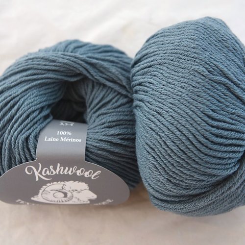 5 pelotes  pure laine mérinos kashwool  bleu de nimes  215 ( bleu-vert)