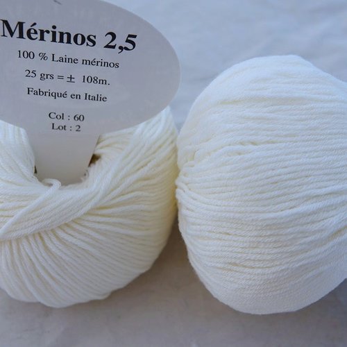 5 pelotes  mérinos 2,5 blanc 60 textiles de la marque