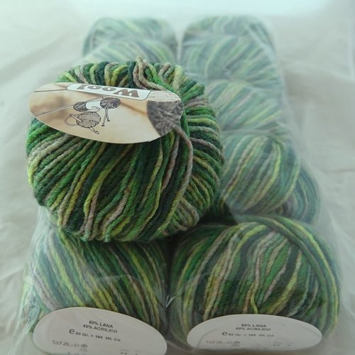 10 pelotes 60 laine  wool 100 camaïeu de vert