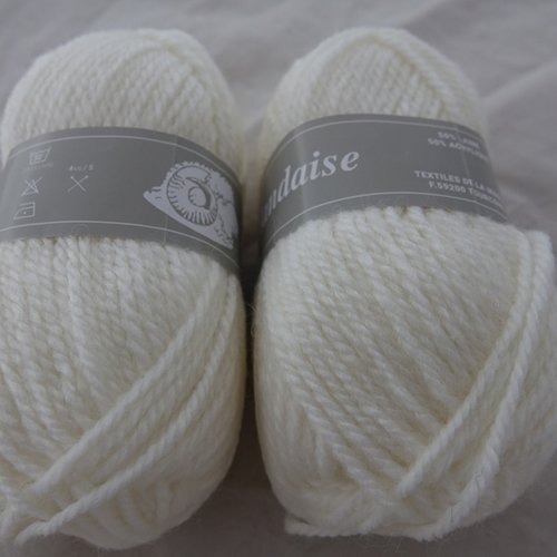 5 pelotes 50% laine  irlandaise couleur écru 01