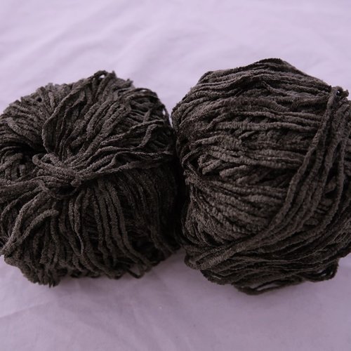 5 pelotes  50 gr velours marron 52
