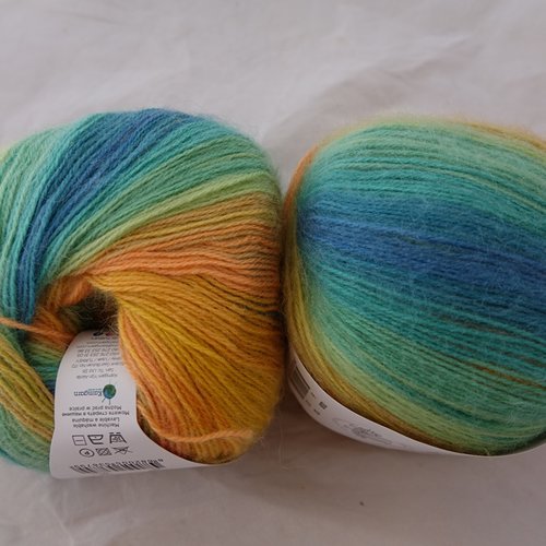 2 grosses pelotes  angora 66 papatya