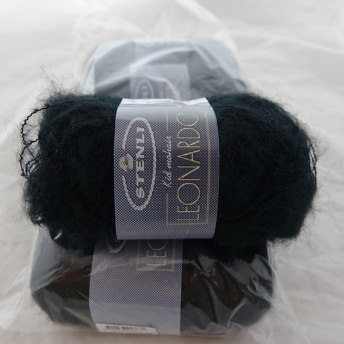 5 pelotes 55% kid mohair laine fine leonardo noir 2