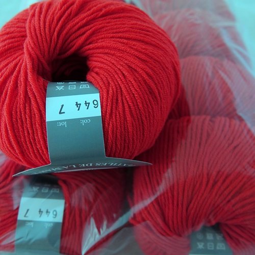 5 pelotes  pure laine mérinos kashwool rouge 644