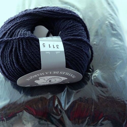 5 pelotes pure laine authentique 4 marine 311