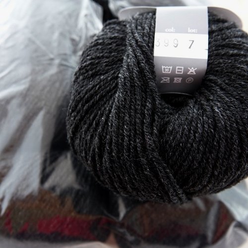 5 pelotes pure laine authentique 4 gris anthracite 399