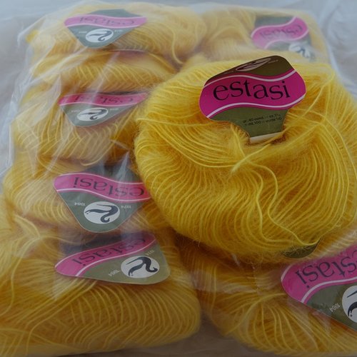 5 pelotes 55% mohair la lana del cigno nero biella jaune