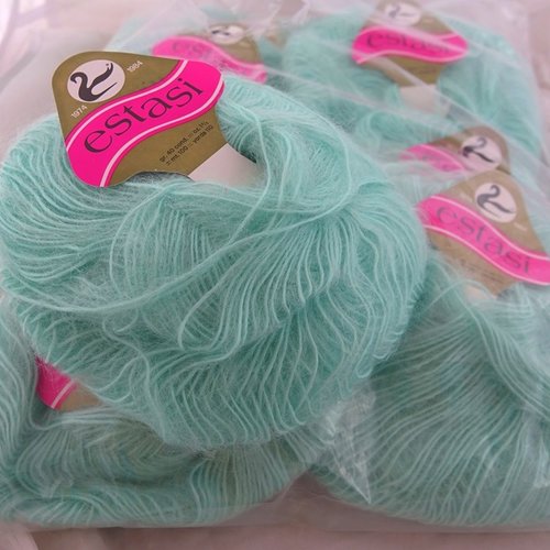 5 pelotes 55% mohair la lana del cigno nero biella vert d'eau