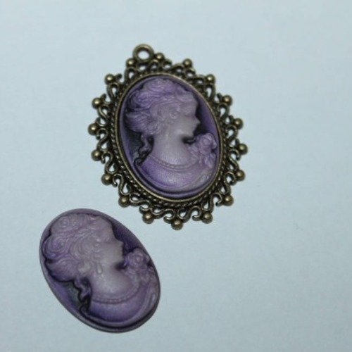 1 cabochon cameo resine ovale femme ton violet mauve env 18mm par 25mm. 