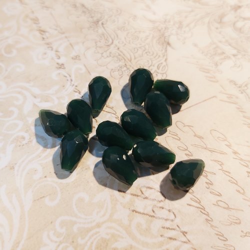 1 perle de verre facettes goutte vert sapin mesure env ~1,2 cm