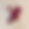 1 perle de verre facettes goutte rouge mesure env ~1,5 cm