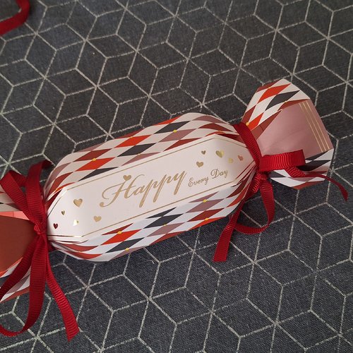 1 papillote emballage cadeau crackers noël 13 cm x 6,5 cm x 5,5 cm rouge blanc marron