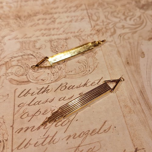 1 pendentif estampe laiton doré 50 x 6 mm