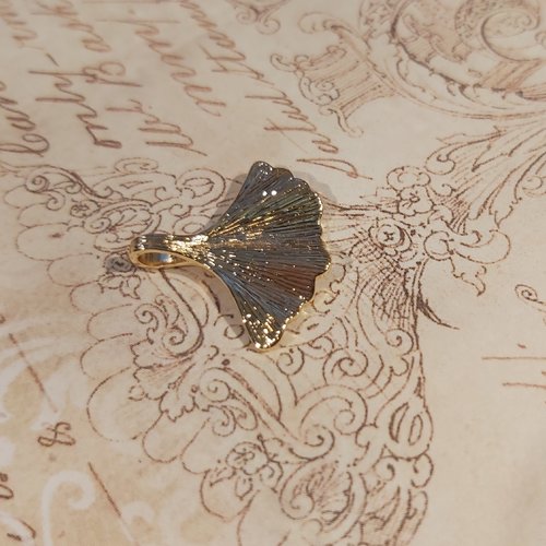 1 pendentif feuille ginkgo arbre 19 mm x 21 mm laiton doré