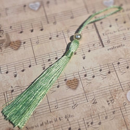 1 pompon polyester 14 cm vert printemps