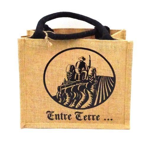 Petit sac en toile de jute thème entre terre et mer un paysan sur son tracteur effectuant un labour et un beau bateau