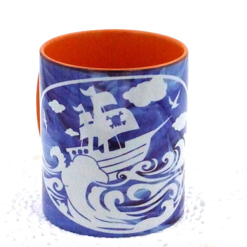 Mug de 350 ml sur le thème de la mer avec un bateau pirate dans une bouteille