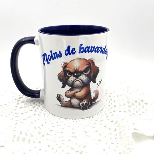 Mug chien grincheux en céramique intérieur et bord en couleur d'une capacité de 350 ml