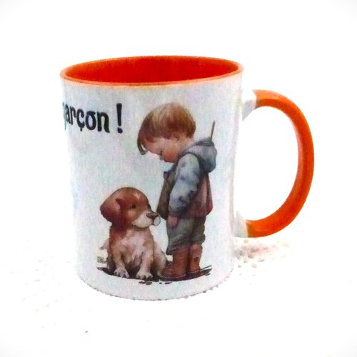 Mug c'est un garcon personnalisable en céramique intérieur et bord en couleur d'une capacité de 350 ml