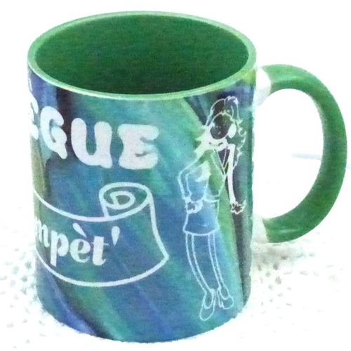 Mug collegue de compet' en céramique intérieur et bord en couleur d'une capacité de 350 ml