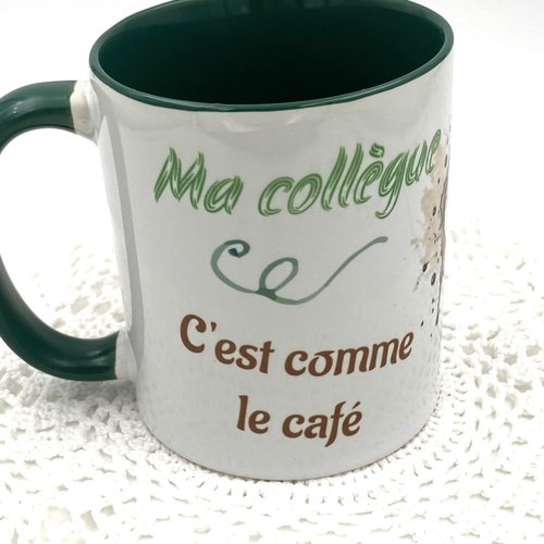 Mug collegue & cafe en céramique intérieur et bord en couleur d'une capacité de 350 ml
