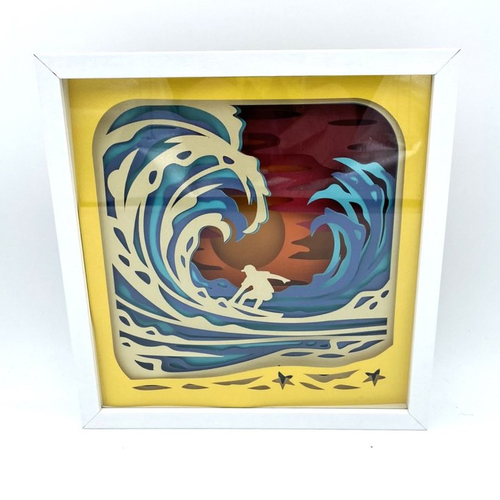 Boite lumineuse surf dans cadre en bois blanc