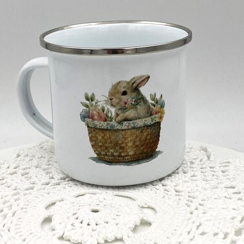 Tasse en acier émaillé inoxydable blanche avec des lapins et personnalisable avec un prénom d'une capacité de 340 ml (12oz)