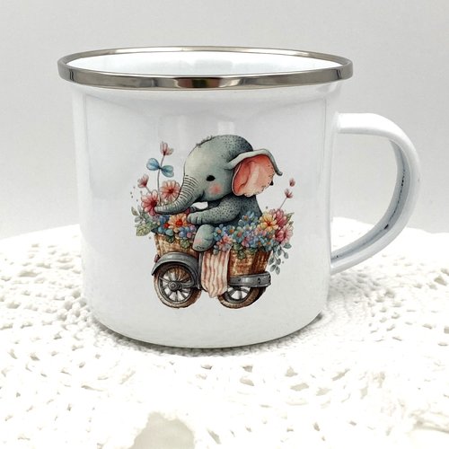 Tasse en acier émaillé inoxydable blanche avec des elephants et personnalisable avec un prénom d'une capacité de 340 ml (12oz)