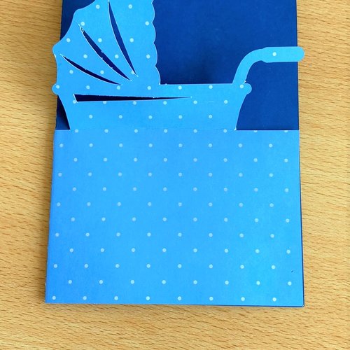 Carte de felicitations pour une naissance bleue avec enveloppe