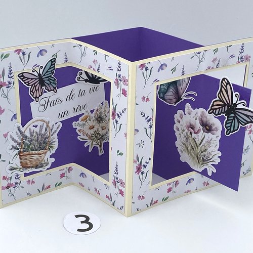 Carte fleurie en forme de z - modèle violet